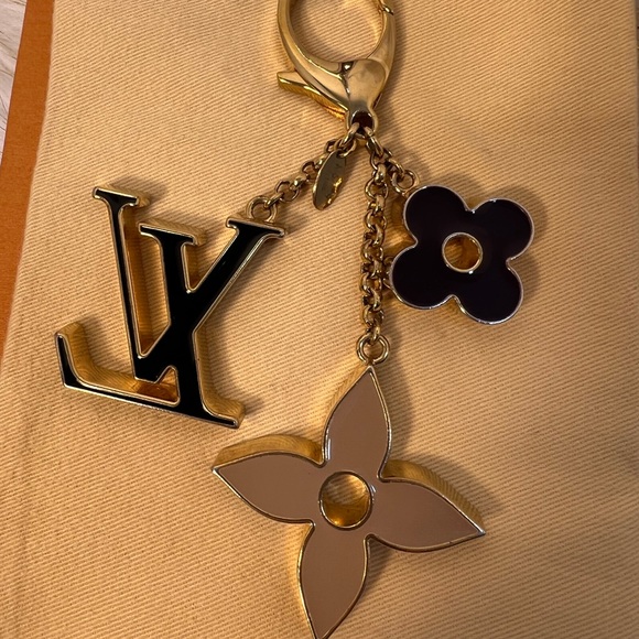 LV bag charm - Picture 11 of 12